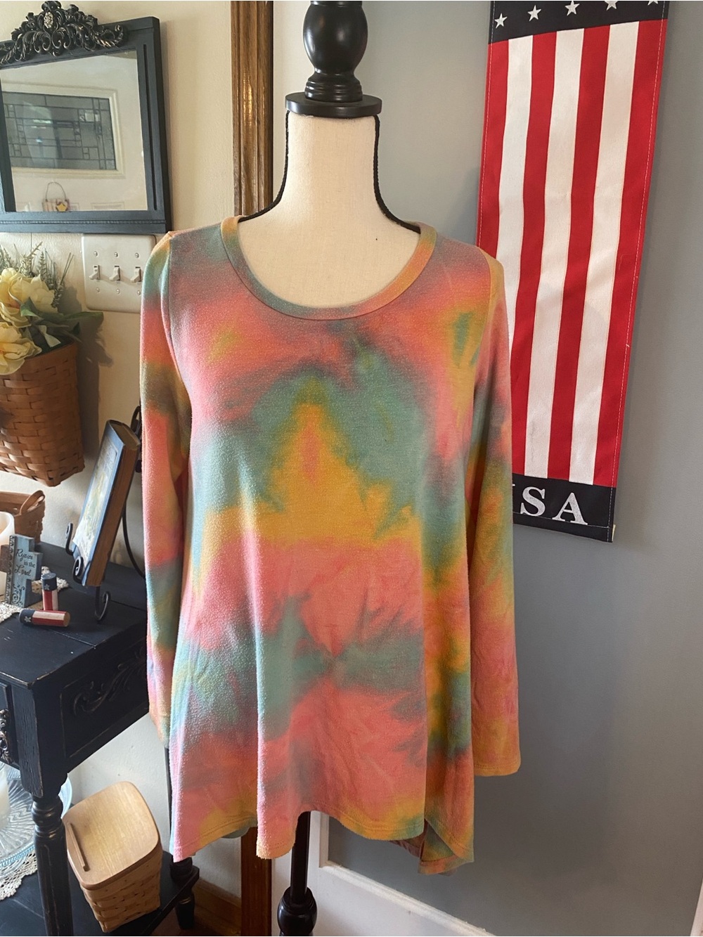 Women's Pastel Tie-Dye Long Sleeve Scoop Neck Top